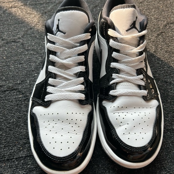 Jordan 1’s Men’s Black and White Lowtops - Picture 2 of 7